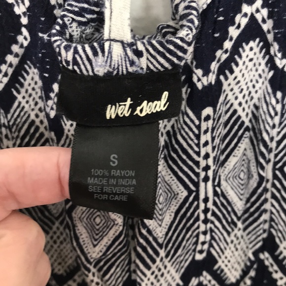 WET SEAL NAVY BLUE AND WHITE TANK TOP SIZE S EXCELLENT CONDITION! NWOT - Picture 4 of 7